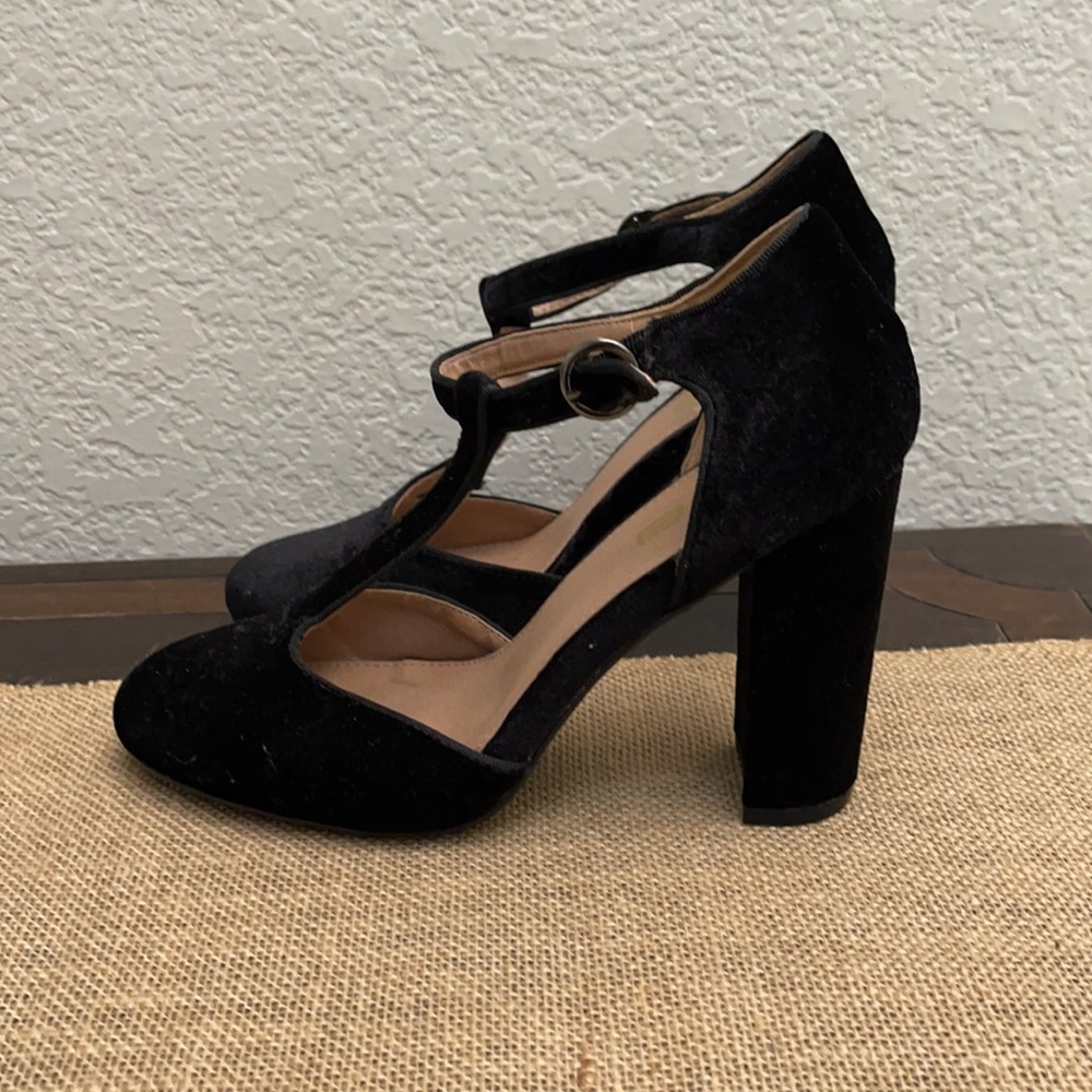 Tstrap velvety heels size 8